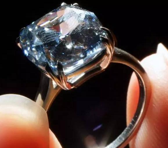 美色惊人全球最昂贵的十二颗彩色钻石  第4张