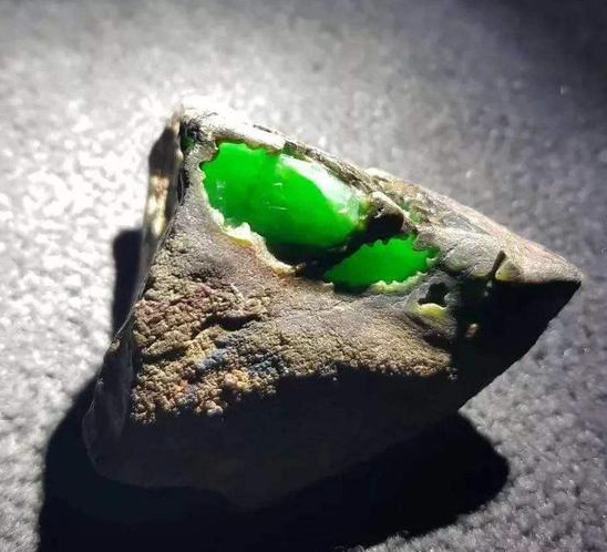 买几十万翡翠的就是土豪？高货翡翠价格你根本想不到！  第6张