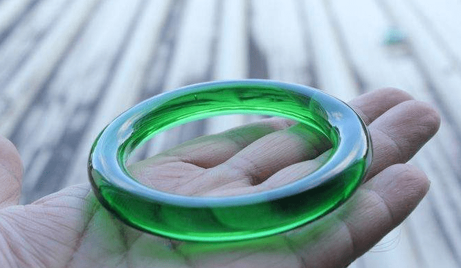 日赚40000！假如拿玉石摆地摊，他敢卖你敢买吗？  第12张