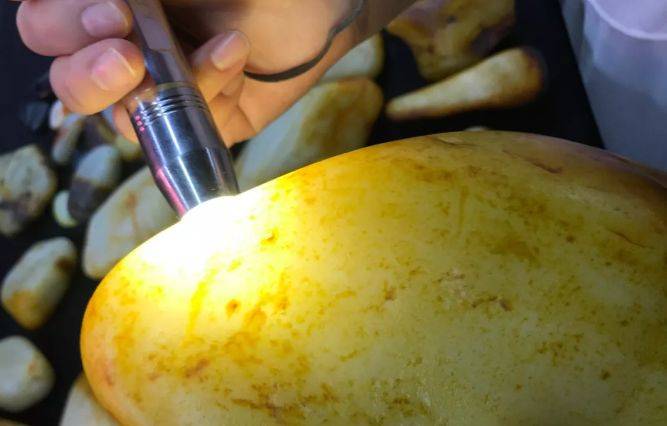 一句“到新疆买和田玉最便宜”骗了多少人！  第5张