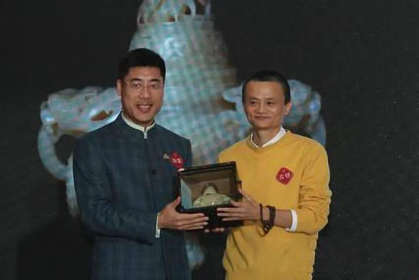 翡翠手镯纸包教程告诉你，玉石真正的价值在哪！  第2张