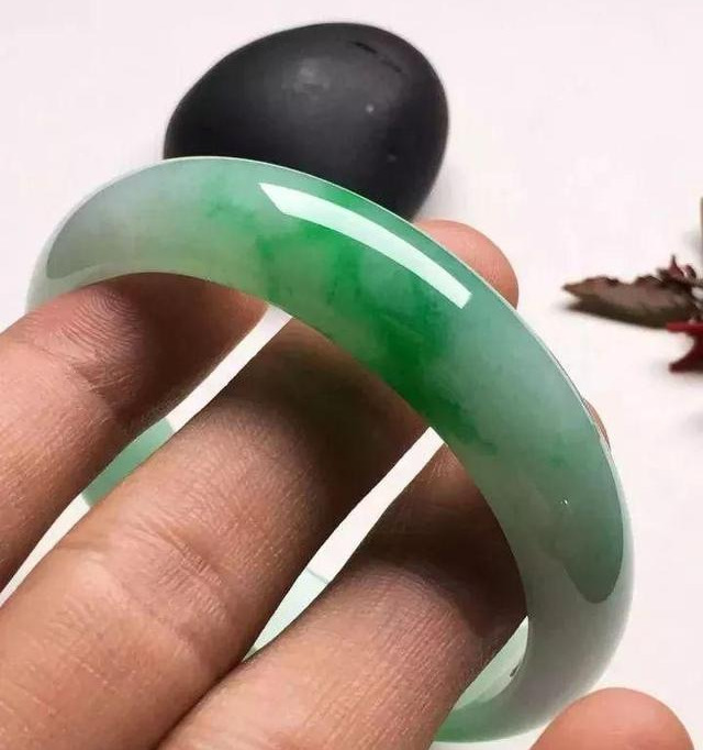 翡翠手镯：5分钟让你看明白自己手镯的真实价格  第14张