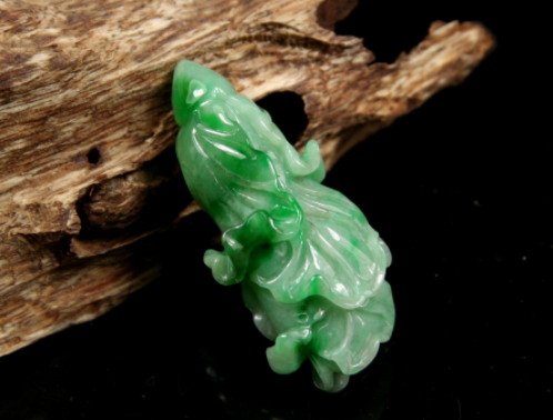 翡翠手镯宽的好还是窄的好翡翠行情一路走高，各方因素追捧，今年翡翠价格上涨了多少？  第2张