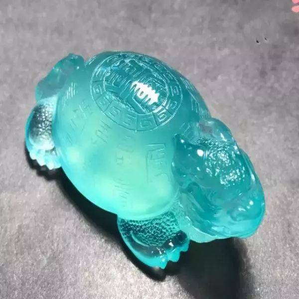 绿色的翡翠手镯神秘“网红”玉石品种，价格全靠吹，真的不值钱！  第8张