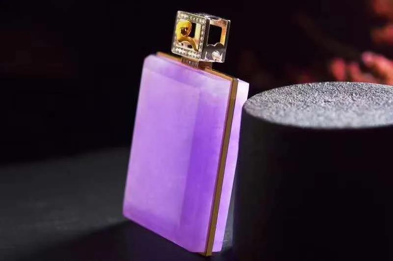 翡翠玉石简介谁说紫罗兰不值钱，只是你没买对而已~这对手镯1.9亿  第13张