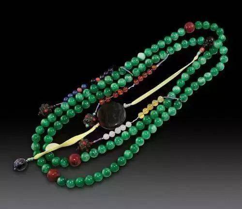 多粒翡翠群镶吊坠路边随手捡的一颗丑珠子，竟然价值连城？！  第12张