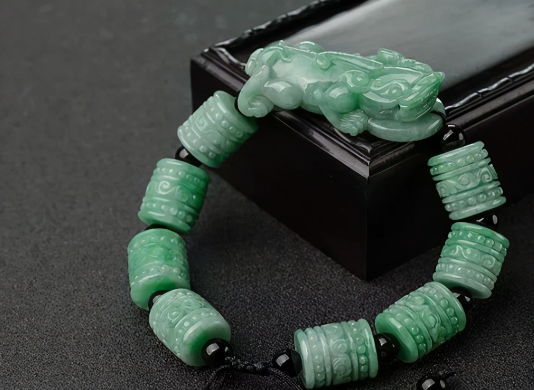 十有九豆，聊一聊翡翠市场中最常见的豆种翡翠  第1张