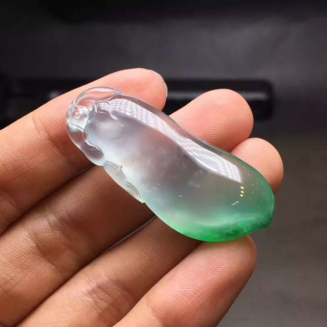 翡翠行情一直是居高不下，通过几点刨析下翡翠有没有降价的可能  第3张