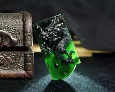 招财、辟邪的墨翠，为何又是“情人的影子”？  第5张