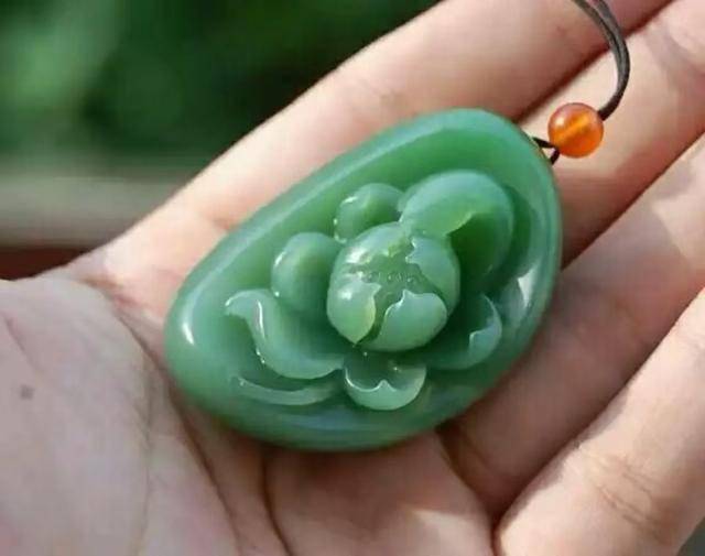 哪种绿翡翠手镯好玉石升值空间大？为什么这5种玉石被低估？是不是太不公平了呢？  第10张
