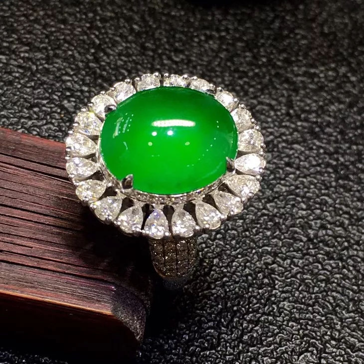 翡翠原石用切割机为什么翡翠卖得那么贵？翡翠市场行情是怎样的  第10张