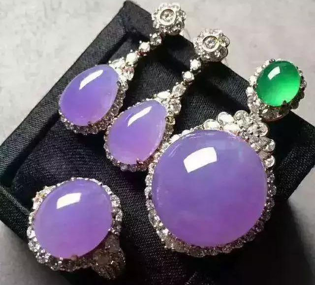 价值6亿的紫罗兰翡翠照样“见光死”? 真是又爱又恨的翡翠  第1张