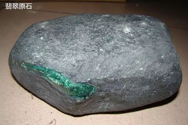 翡翠原石用切割机为什么翡翠卖得那么贵？翡翠市场行情是怎样的  第5张