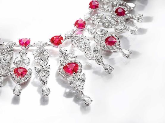 三色翡翠牌子珠宝价格趋势  第1张