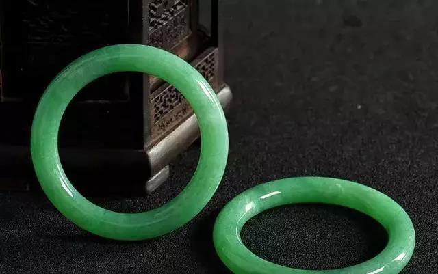 翡翠和什么饰品可以一起佩戴翡翠价格一般多少钱？最清晰的翡翠价格对照表  第6张