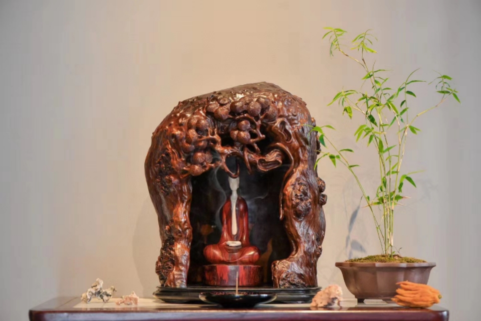 翡翠手镯和檀木和檀香木的区别有哪些  第2张