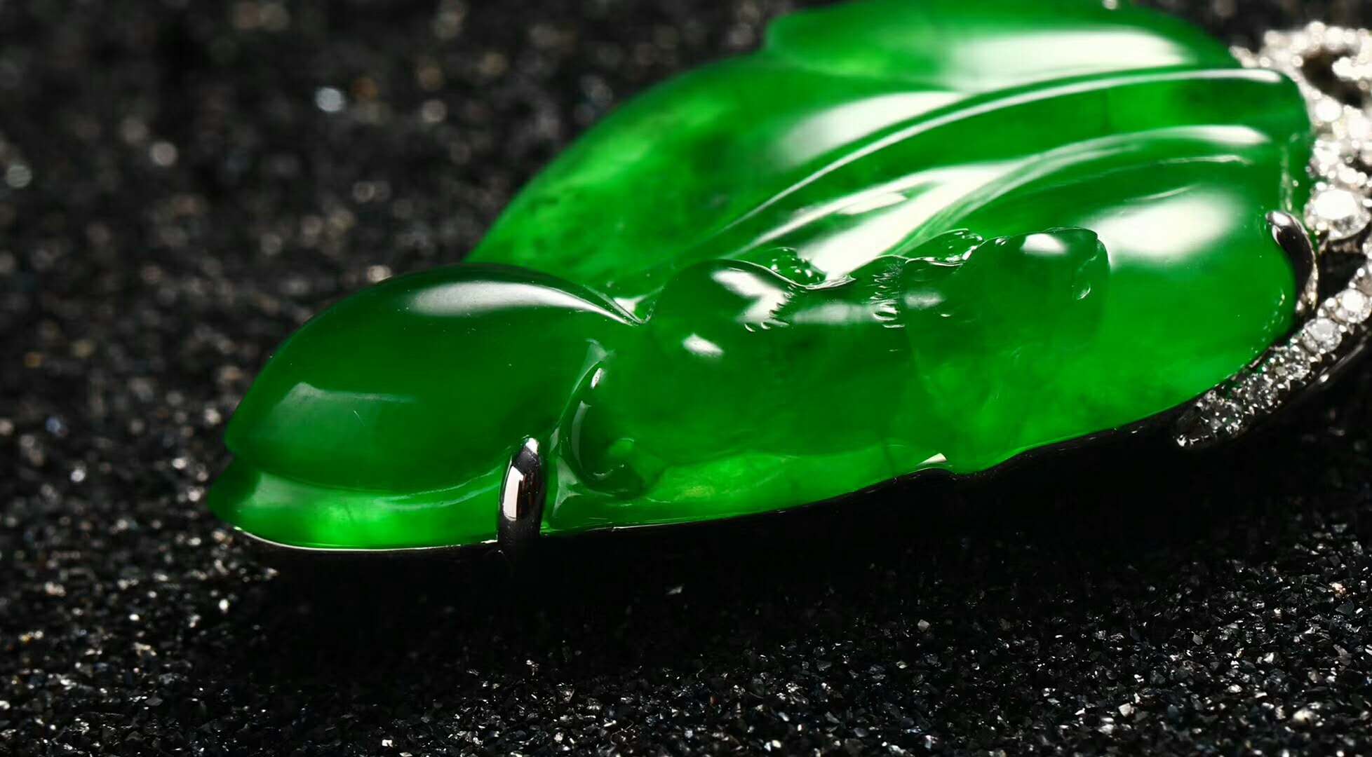 买几十万翡翠的就是土豪？高货翡翠价格你根本想不到！  第3张