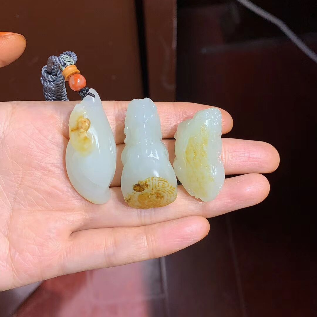 网上买翡翠手串如何给和田玉估价？  第1张