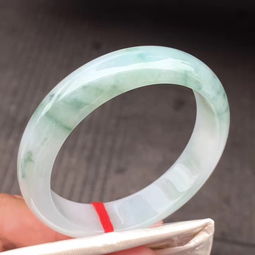 果敢翡翠手镯直播间细糯种翡翠是什么颜色？细糯种翡翠手镯的价格是多少？  第4张