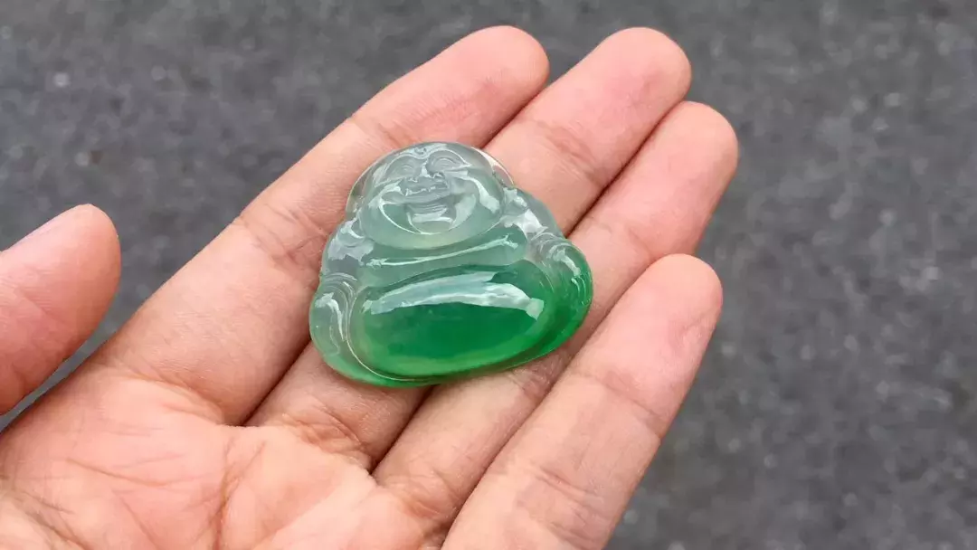 翡翠行情一直是居高不下，通过几点刨析下翡翠有没有降价的可能  第2张