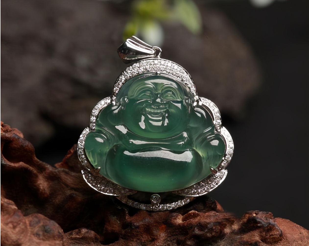 有绿不等于有价，盘点三种“带绿”却不建议入手的翡翠  第6张