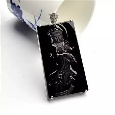 这块翡翠在十年里已经涨了十倍，你居然还不知道  第1张