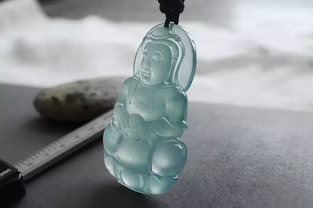 来聊聊蓝水翡翠的“蓝”，要蓝到什么程度才是好的呢  第2张