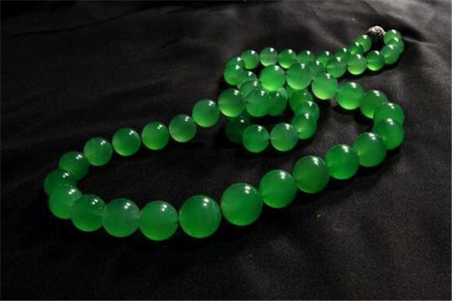 什么颜色的翡翠价值最高？根据这五点来抉择  第1张