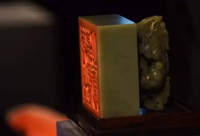 快手翡翠原石直播号哪里买这款乾清“传世印玺”，拍价高达8000万！  第2张