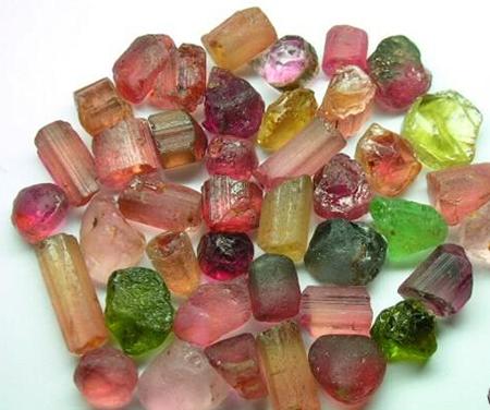 北京翡翠玉石从每克拉400元到每克拉8000元，碧玺是怎样称霸彩宝界的  第1张