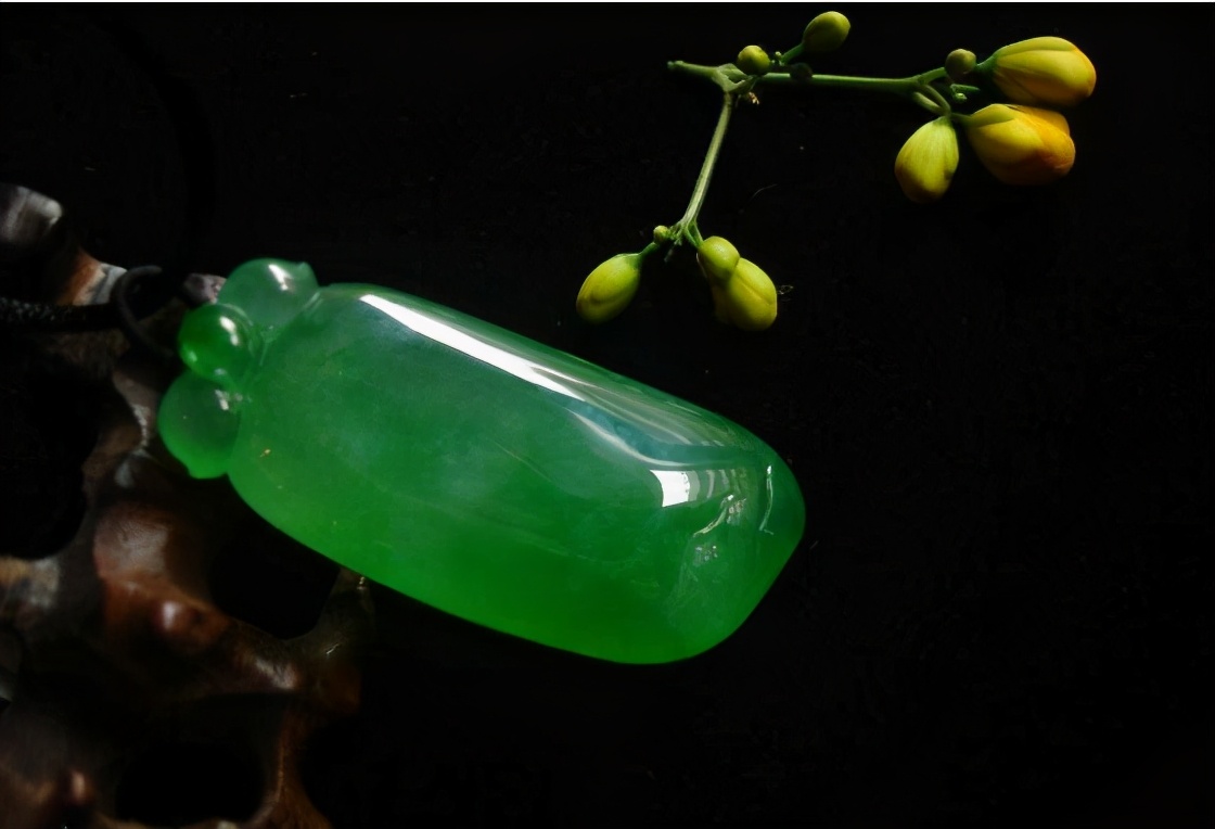 有绿不等于有价，盘点三种“带绿”却不建议入手的翡翠  第4张