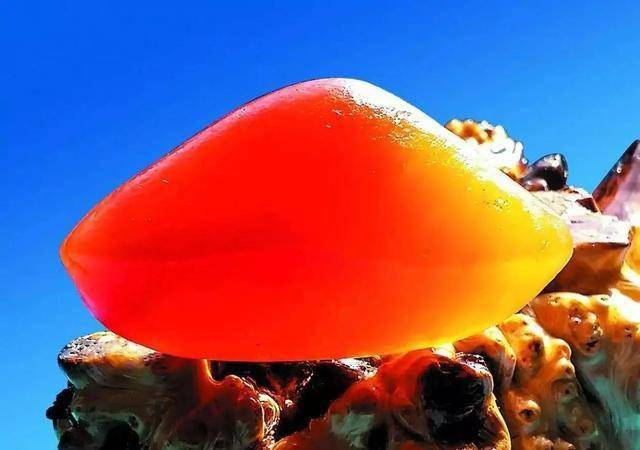 哪种绿翡翠手镯好玉石升值空间大？为什么这5种玉石被低估？是不是太不公平了呢？  第3张