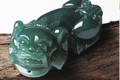 戴翡翠手镯的风水油青：我的魅力我做主  第3张