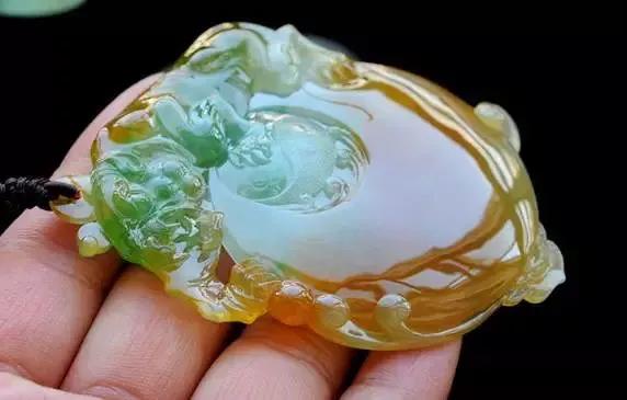 翡翠中的黄翡有收藏价值吗?  第4张