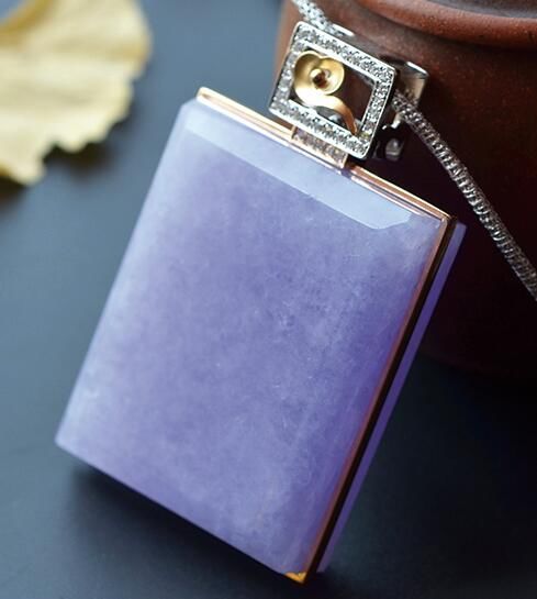 翡翠玉石简介谁说紫罗兰不值钱，只是你没买对而已~这对手镯1.9亿  第19张