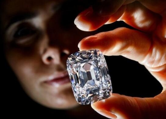 碧玉尊翡翠项链人工制造的钻石会抢占天然钻石的市场吗？他们的价格又是怎样  第1张