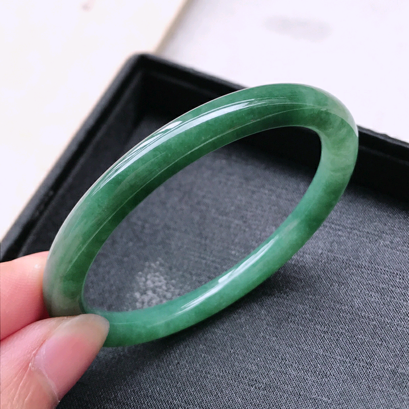 翡翠油青种值钱吗？翡翠油青是否值得入手？  第2张