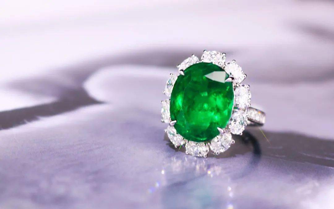 翡翠玉石手镯心非洲祖母绿能开“木佐绿”证书？顶级祖母绿的颜色跟产地到底有没有关系？  第37张