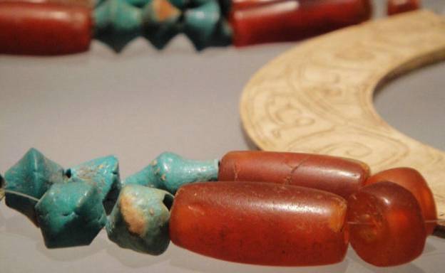 多粒翡翠群镶吊坠路边随手捡的一颗丑珠子，竟然价值连城？！  第8张