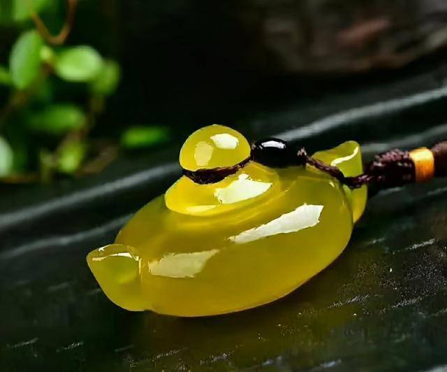 哪种绿翡翠手镯好玉石升值空间大？为什么这5种玉石被低估？是不是太不公平了呢？  第9张