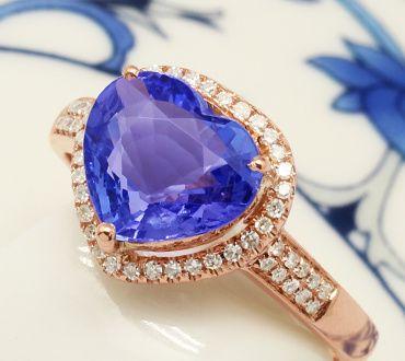 翡翠手镯专卖 价位坦桑尼亚一矿工发现特大坦桑石，获奖77亿，坦桑石是个什么东西  第10张