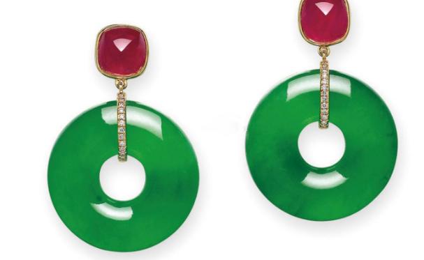 白底青翡翠手镯怎么养玉石行情，从10条数据就能略窥一二  第5张