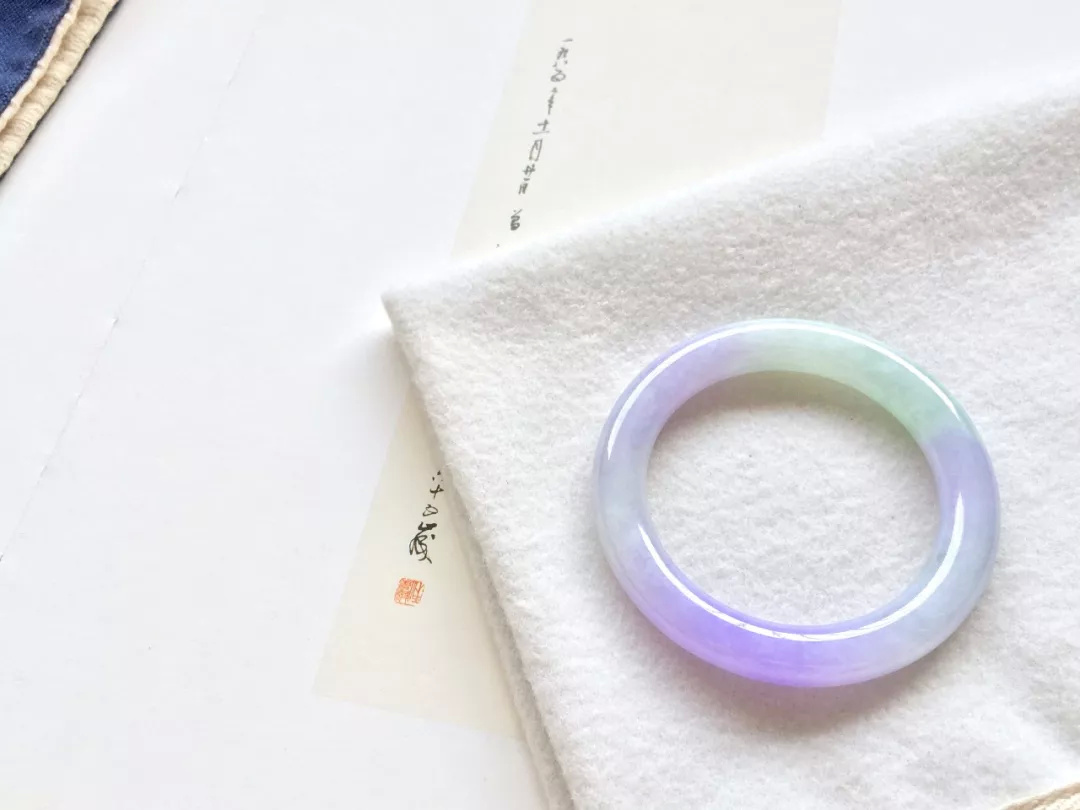 翡翠手镯为什么动不动就几万几十万？  第1张