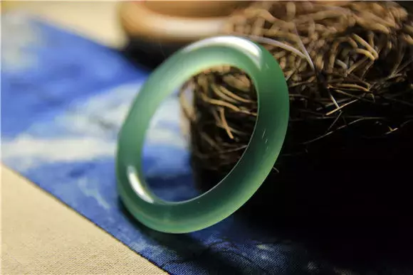 传说中比玻璃种还漂亮百倍的龙石种翡翠，你见过吗？  第15张