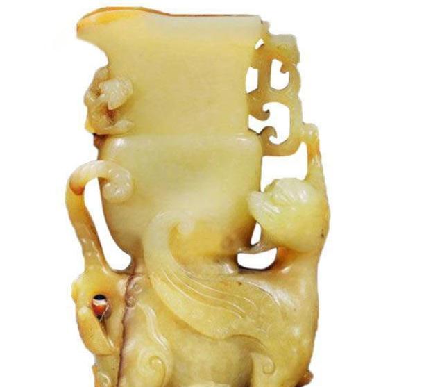 白底青翡翠手镯怎么养玉石行情，从10条数据就能略窥一二  第1张