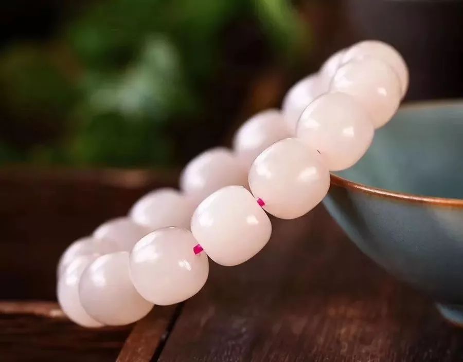 糯米种翡翠手镯价格从2020看2021，玉石行业将有哪些大变化？  第6张