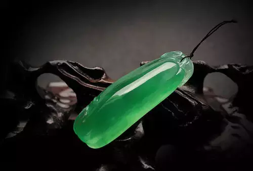 传说中比玻璃种还漂亮百倍的龙石种翡翠，你见过吗？  第7张