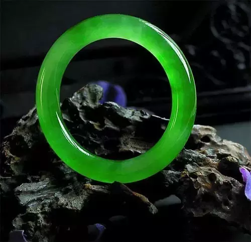 翡翠手镯结晶翡翠价格走势，看完这篇就够了  第1张