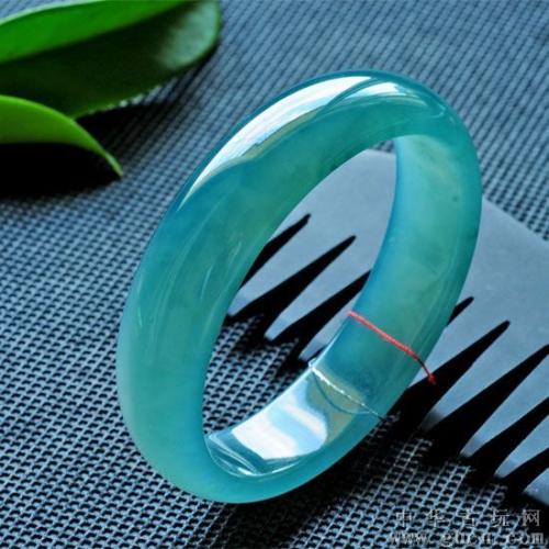 果敢翡翠手镯直播间细糯种翡翠是什么颜色？细糯种翡翠手镯的价格是多少？  第1张