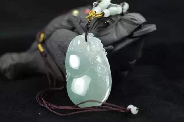 缅甸翡翠原石拍卖论坛中低档翡翠的价格趋势如何变化？中低档翡翠适不适合做投资呢？  第4张